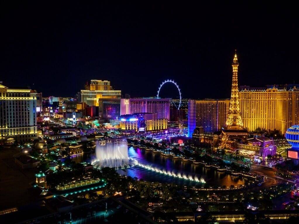 Ganze Wohnung, Big 2 Br Vdara Corner Penthouse! Stunner Bellagio Fountain View! Sleeps 6! 42 Fl in Las Vegas Strip, Paradise