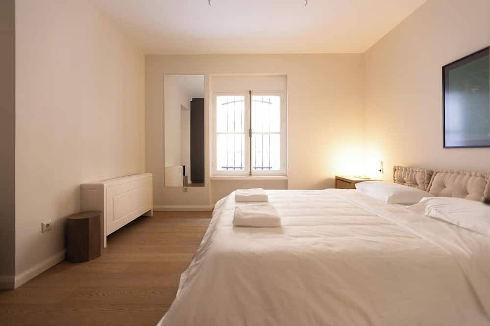 Entire apartment, A Refined Stay in an Athenian Artistic Jewel in Central Section of Athens, Athens