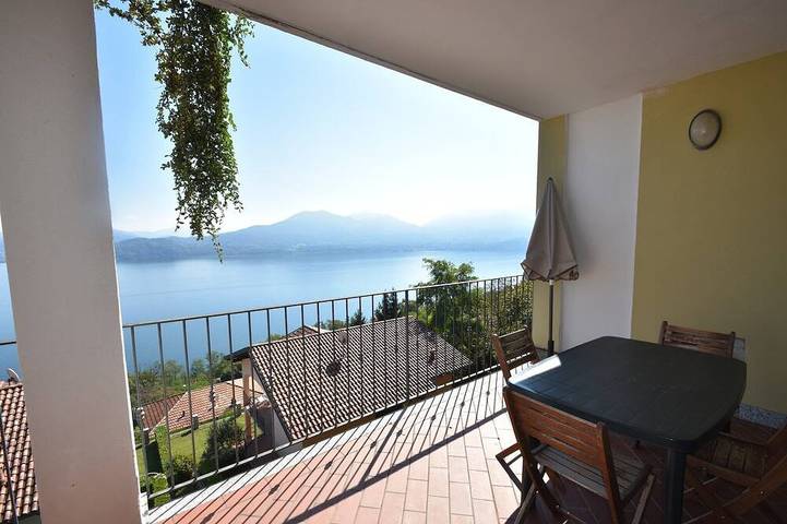 Agriturismo per 6 persone, con giardino e piscina sul Lago Maggiore