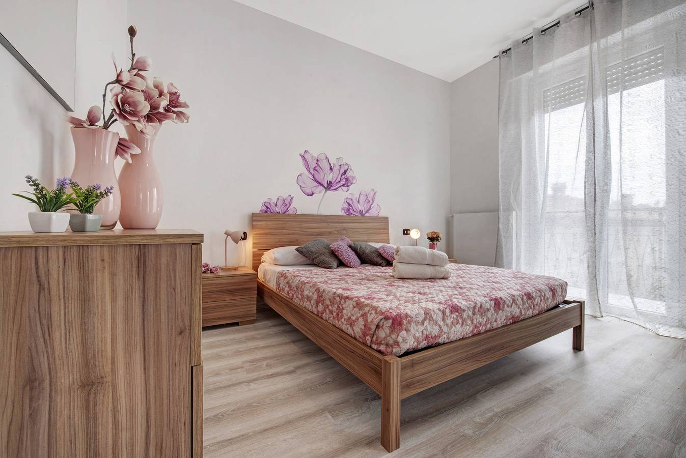 Zimmer 'Rosa' mit gemeinsamer Terrasse, Balkon und Wi-Fi in Alzate Brianza, Brianza