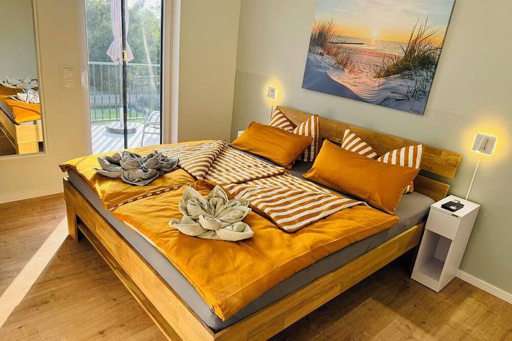 8P Ferienhaus ,,Seegelblick" in erster Seereihe mit Whirlpool, Sauna & Kamin in Pouch, Muldestausee