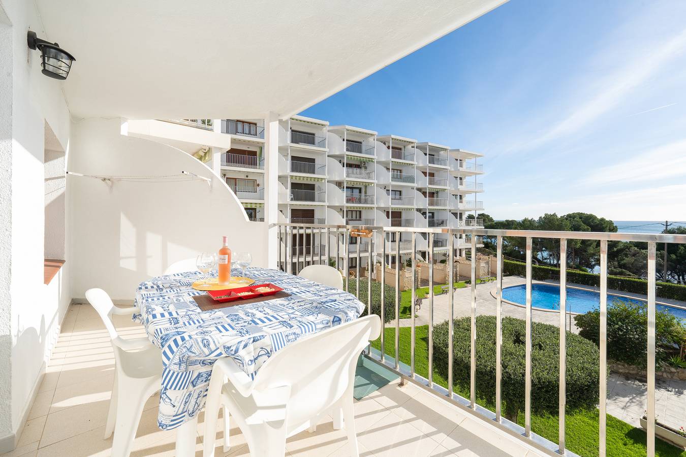 Apartamento entero, Apartamento 'Mimoapart 15, Frente Al Mar' con vistas al mar, piscina compartida y Wi-Fi in Miami Playa, Costa Dorada