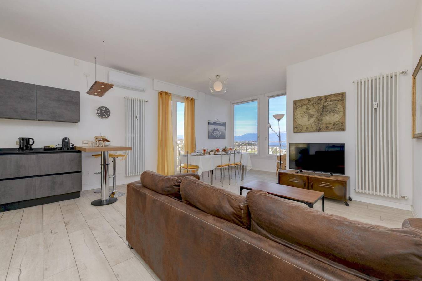 Entire apartment, Desenzanoloft La Finestra sul Lago in Desenzano del Garda, Garda Mountains