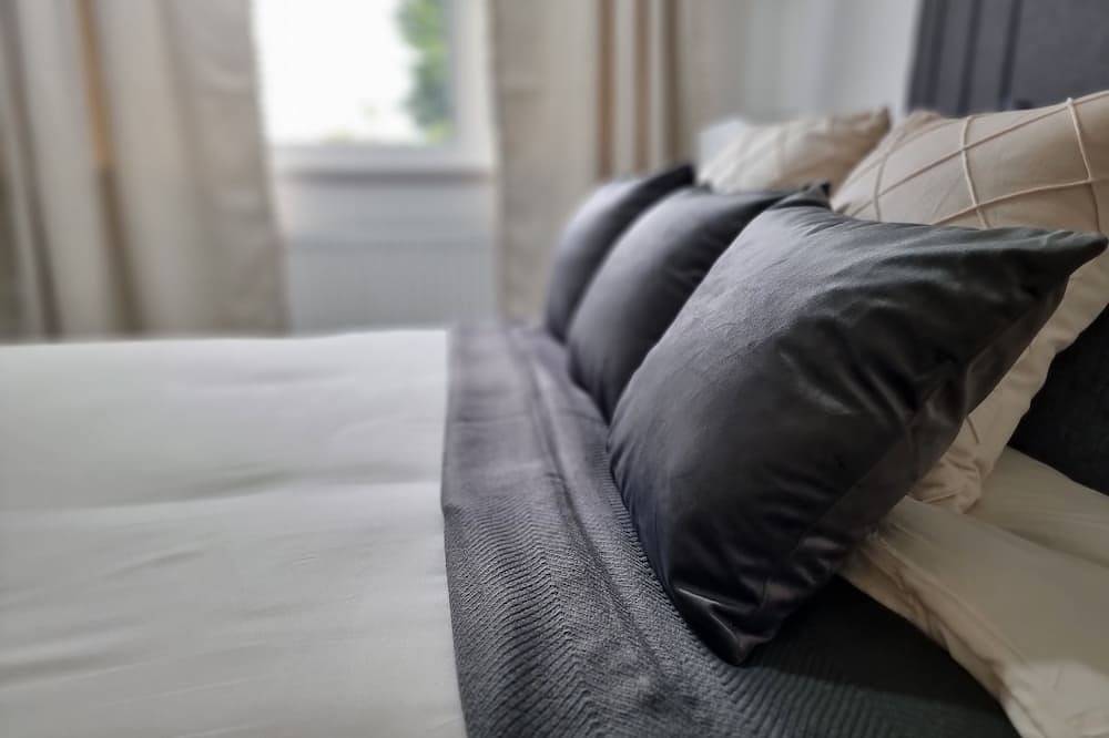 Virexxa Aylesbury Centre - Deluxe Suite - 3Bed House with Free Parking in Aylesbury, Buckinghamshire