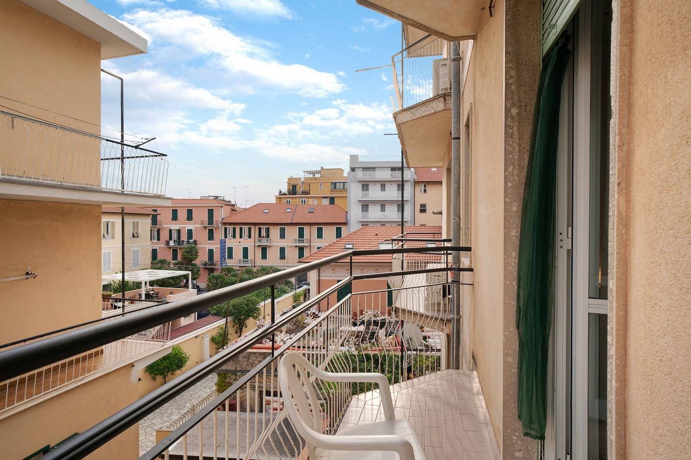 Entire apartment, Apartment 'Casa Gallo' with Private Terrace, Balcony and Air Conditioning in Alassio, Riviera di Ponente