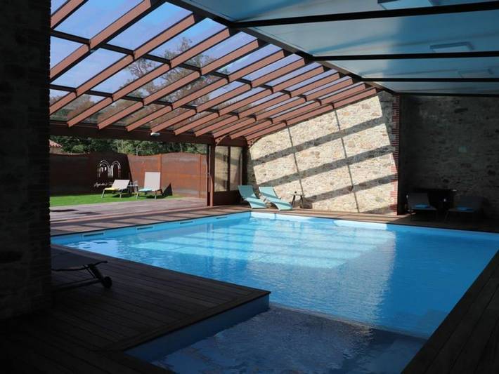 Gîte pour 10 personnes, avec Terrasse ainsi que Jardin et Piscine