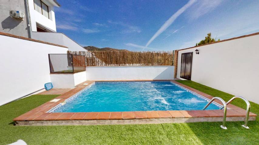 Casa de vacaciones para 14 personas, con jardín además de vistas y piscina, Se admiten mascotas en Valle del Guadiato - 3