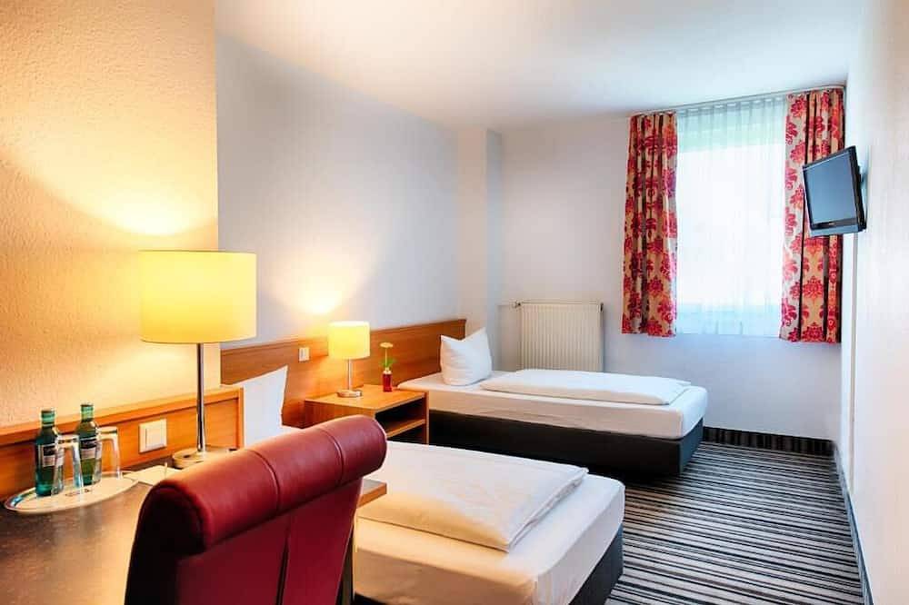 Stylish Budget Retreat! Twin Room | Near Stuttgart Attractions | Pets Welcome in Stuttgart, Stuttgart Region