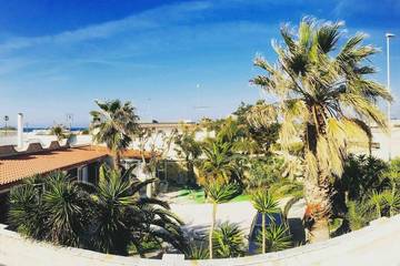 Gîte pour 8 personnes, avec bassin pour enfant et vue ainsi que piscine et jardin à Torre Chianca