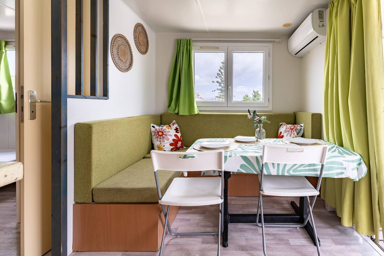 Bungalow "Villa Aleo Solo Familias" avec vue sur la montagne, Wi-Fi et climatisation in Pinos de Alhaurín, Alhaurín de la Torre