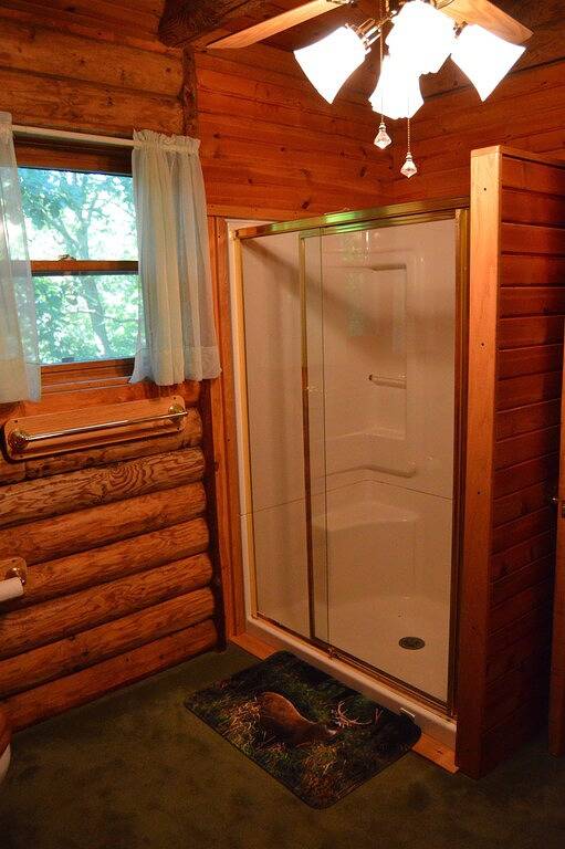 Blockhütte auf 25 Hektar in LaSalle County