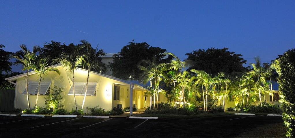 Vacation rental for 2 people, with pool and balcony in Wilton Manors