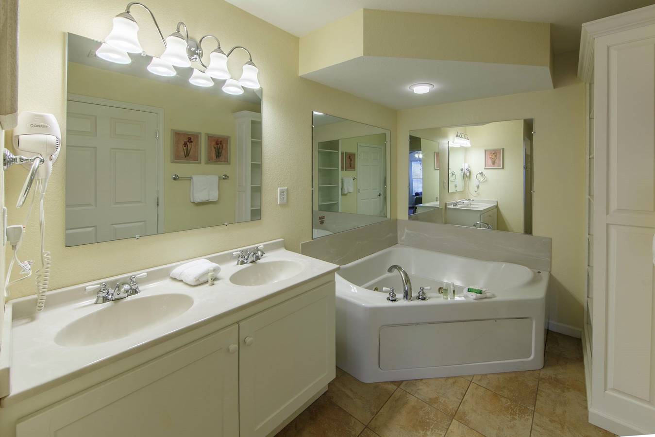 Holiday Inn Club Vacations Oak n’ Spruce Resort in Lee, Berkshire County