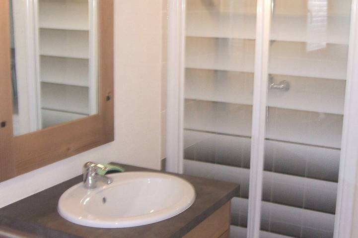 Gîte pour 4 personnes, avec terrasse ainsi que piscine et jardin à Arvieux - 4