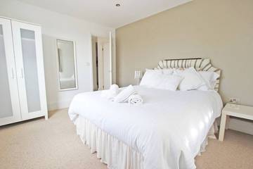 Beach House for 12 People in New Romney, Kent, Photo 2