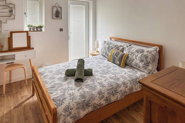 2 bedroom accommodation in West Mersea in Mersea Island, Colchester