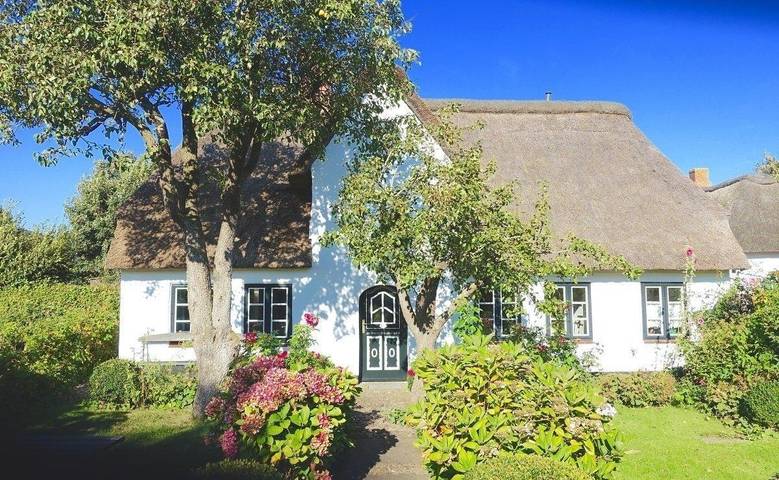 Ferienhaus für 4 Personen, mit Terrasse und Garten in Midlum