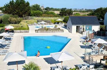 Gîte pour 3 personnes, avec piscine dans Plage Valentin Batz