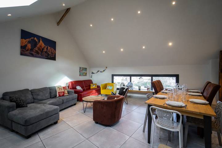 Gîte pour 8 personnes, avec terrasse et vue sur le lac, adapté aux familles à Sévrier - 2