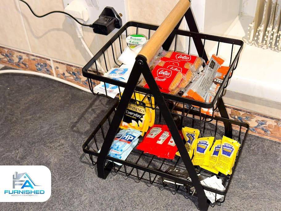 Large House - Relocation - Families in Manchester, Greater Manchester