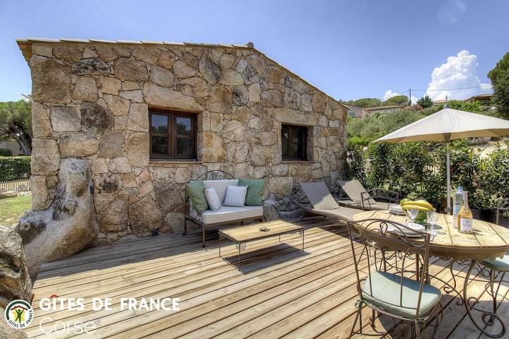 Gîte pour 2 personnes, avec Jacuzzi et Terrasse ainsi que Jardin et Vue à Porto-Vecchio