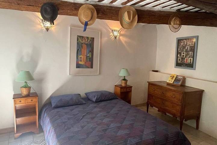 Charming 3-bedroom home with a private pool at the foot of Mont Ventoux. Stunning view in Bédoin, Parc naturel régional du Mont-Ventoux