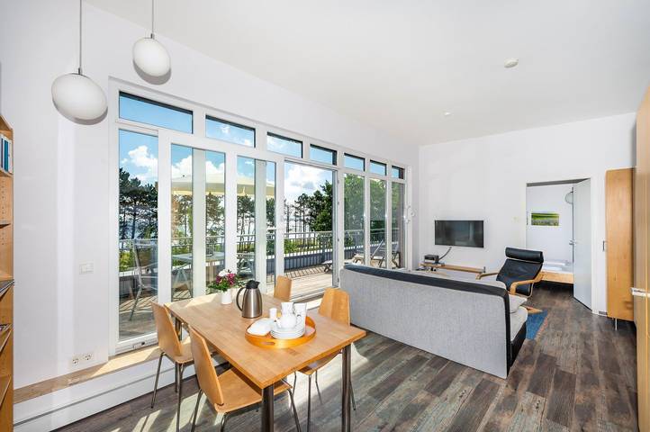 Ganze Wohnung, Elegantes Penthouse-Appartement mit Dachterrasse und Meerblick in Strandkörbe, Breege