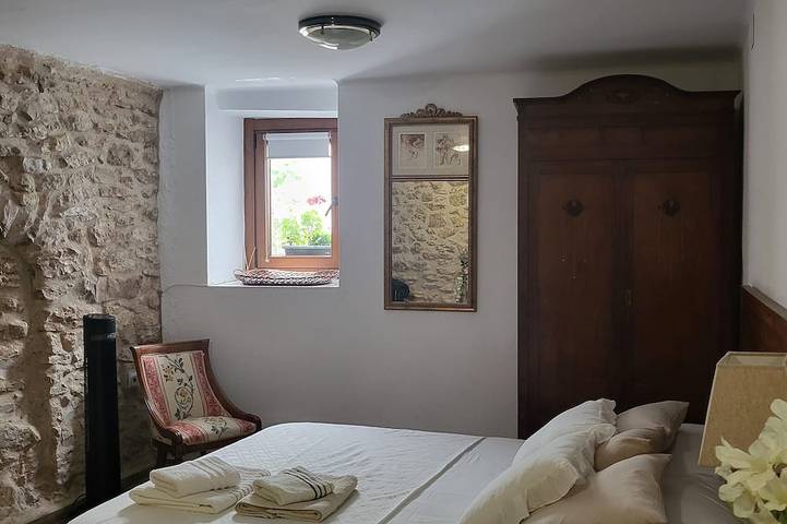 Ganze Wohnung, Ländliche Ferienwohnung mit Spa-Bereich. Hauptplatz. Eg. Sant Jordi in Sant Jordi, Castellón Provinz