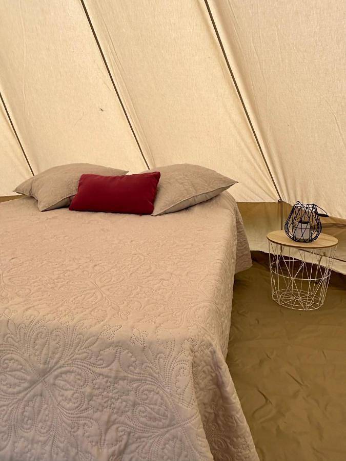 Chambre au jardin Tente de charme in Éguzon-Chantôme, Région de La Châtre