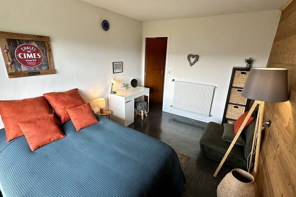 Entire apartment, Le Joy - Murat le Quaire - 5 pers in Murat-le-Quaire, Volcans d'Auvergne Regional Nature Park