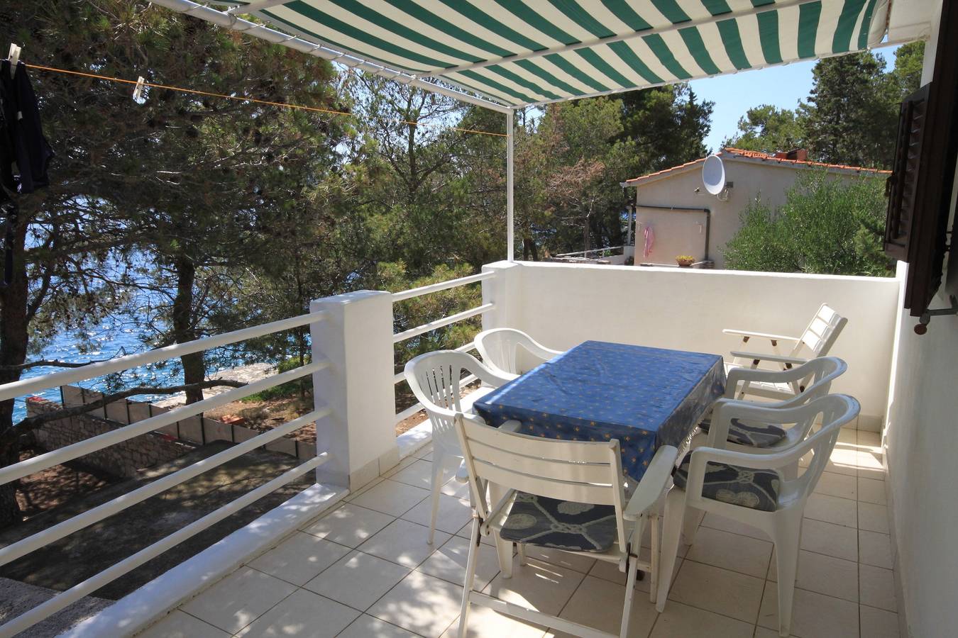Cijeli apartman, Trosobni apartman uz plažu Lavdara, Dugi otok -a in Lavdara (Zadar), Sali