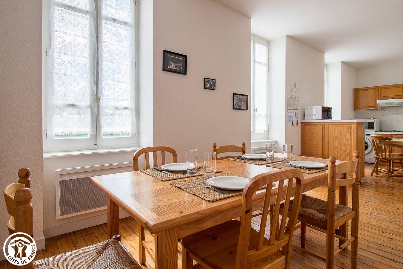 Gîte confortable avec parking et jardin, 100m d'Égliseneuve in Égliseneuve-des-Liards, Parc Naturel Régional Livradois-Forez