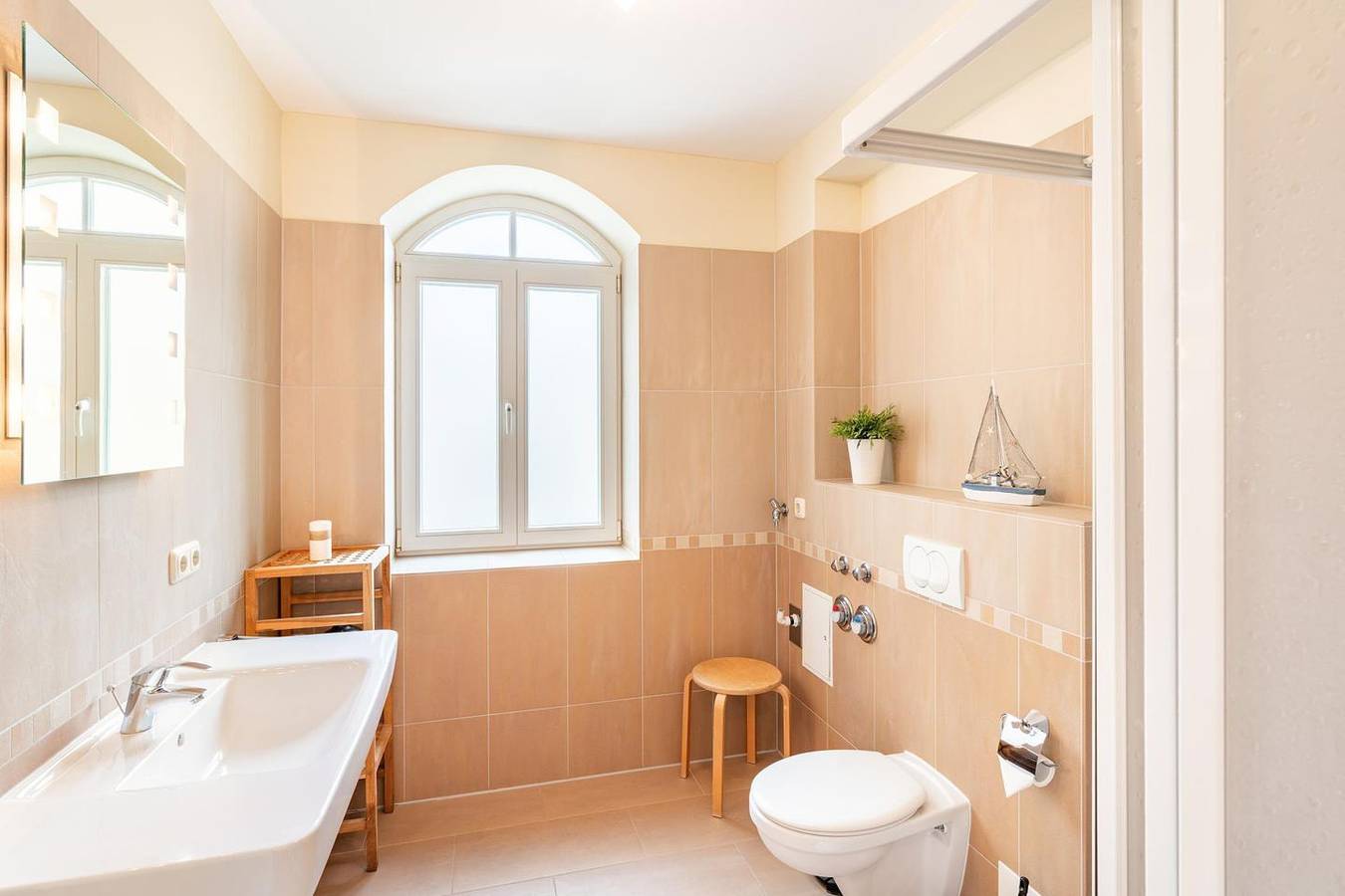 Ganze Wohnung, Komfort-Whg. mit 2 Slz., großer Terrasse, Parkplatz in Kühlungsborn, Mecklenburgische Ostseeküste