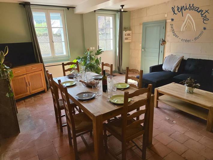 Location de vacances pour 4 personnes, avec piscine ainsi que terrasse et jardin à Fontaine-Milon