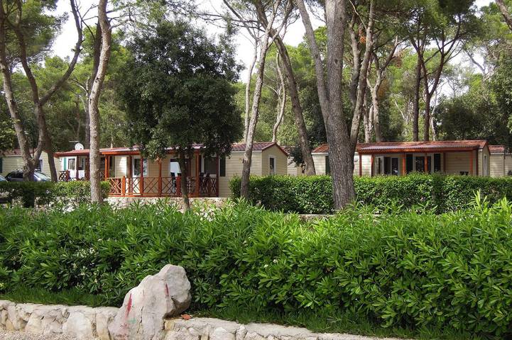 Wohnwagen für 4 Personen, mit Terrasse in Biograd na Moru - 2