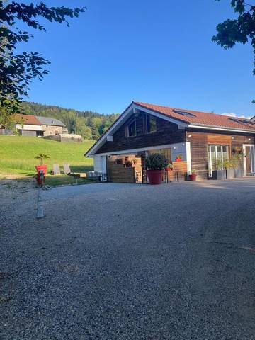 Gîte pour 14 personnes, avec sauna ainsi que terrasse et vue à Saxel