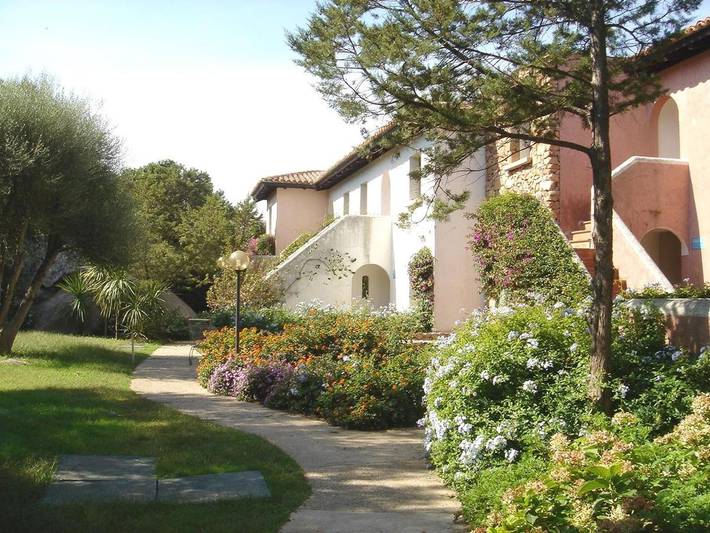 Appart’hôtel pour 5 personnes, avec jardin ainsi que piscine et vue, animaux acceptés