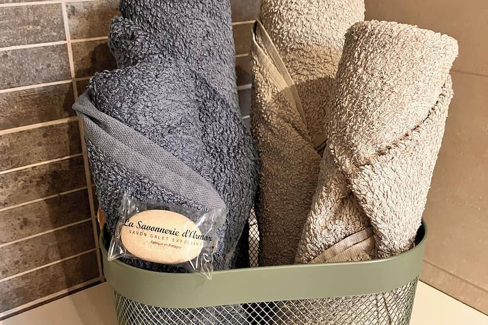 Gîte les Ajoncs d'or, in a peaceful setting 2 km from the Arzal dam in Marzan, Côte des Mégalithes