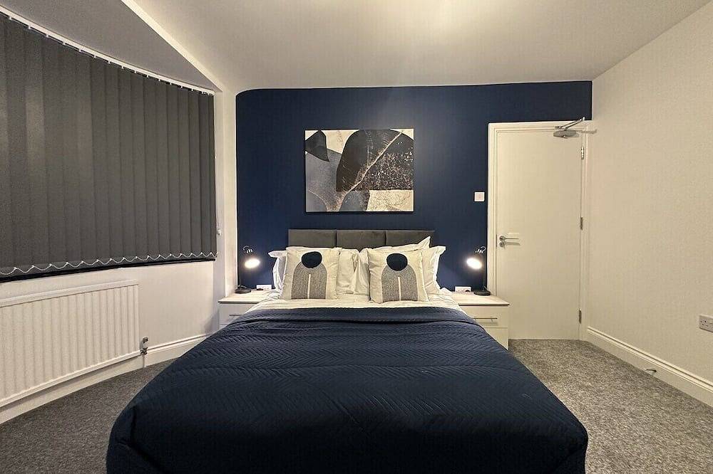 Spacious 5Br Watford Home - Sleeps 10 - Parking in Watford, Hertfordshire