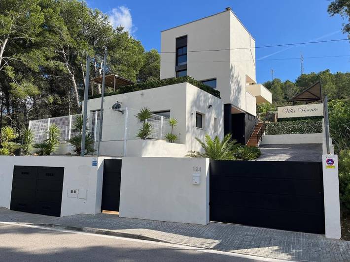 Chalet para 9 personas, con vistas además de piscina y jardín, Familias con niños en Provincia de Barcelona - 2