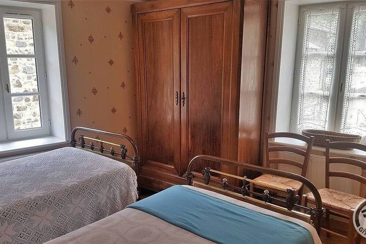 Location de vacances pour 4 personnes, avec jardin, animaux acceptés à Poule-les-Écharmeaux - 4