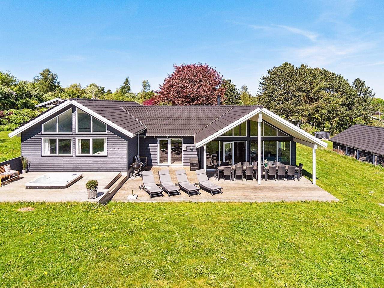 Ferieudlejning til 18 Personer i Vejby Strand, Vejby