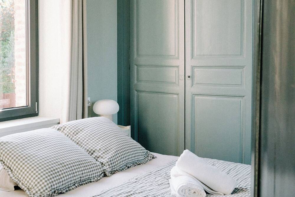 Maison Eudoise, swimming pool and spa in Eu, Dieppe region