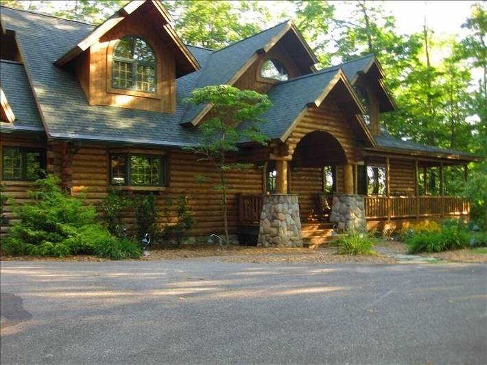Vacation house for 20 people, with hot tub and yard in Michigan