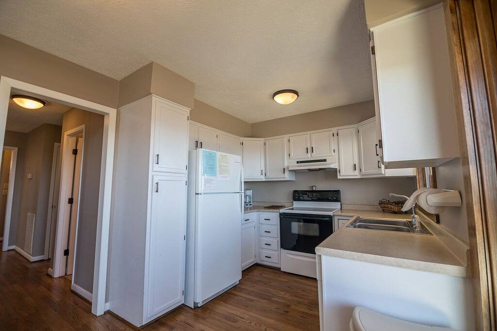 Aspen View - 3-story home with gorgeous views, a hot tub, and perfect location! in Blue Ridge Parkway, Watauga County