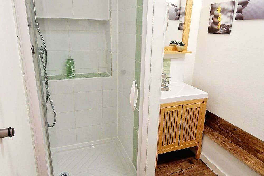 Beautiful renovated house, 2 bedrooms, air conditioning, free private parking, Wi-Fi in Agén, Región de Agen
