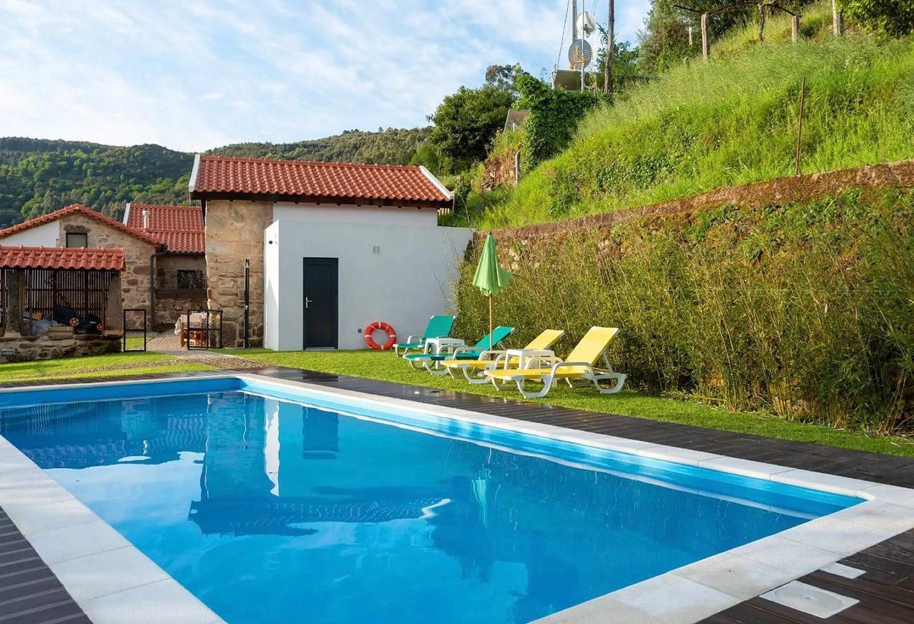 Holiday Home 'With Terrace' with Mountain View, Wi-Fi and Air Conditioning in Viana do Castelo District