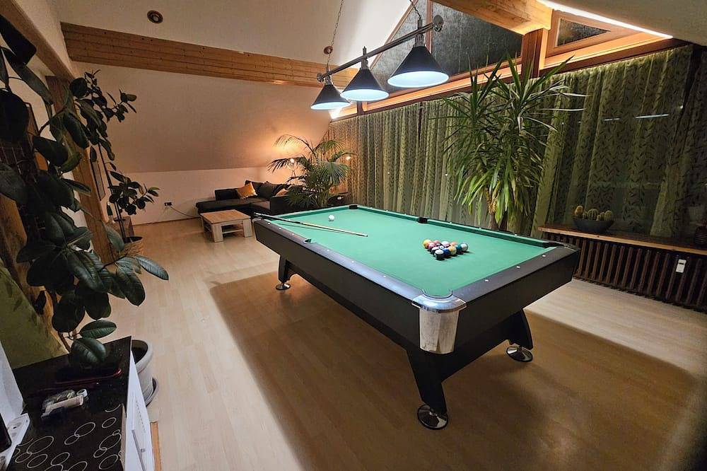 Ganze Wohnung, 105 m² Gemütlichkeit mit Billardtisch und großem Balkon.\nhaustierfreundlich! in Wiesenbronn, Fränkisches Weinland