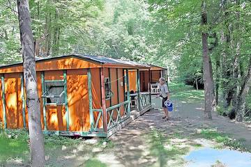 Location de vacances pour 6 personnes, avec jardin et piscine à Escaro