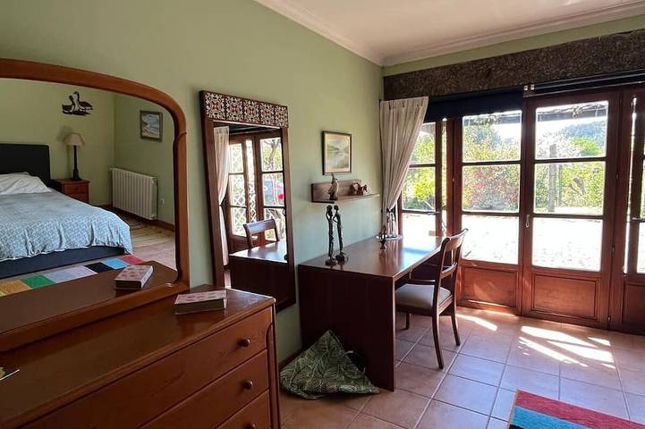 Ganze Wohnung, Beautiful spacious farmhouse apartment, with private pool, terrace, Bbq, Netflix in Longos, Braga Distrikt